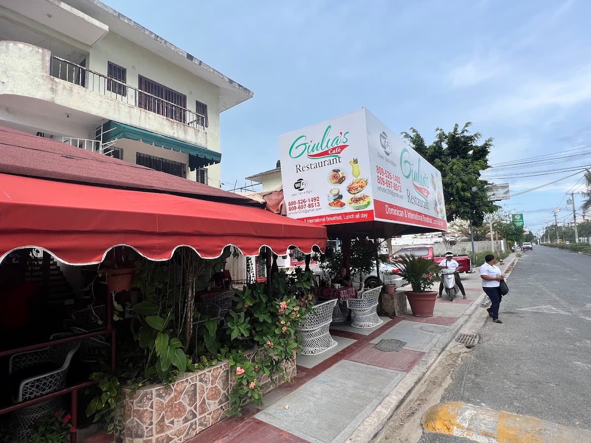 Giulia's Cafe Sport Bar & Restaurant