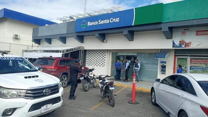 Banco Santa Cruz — Av. 27 de Febrero