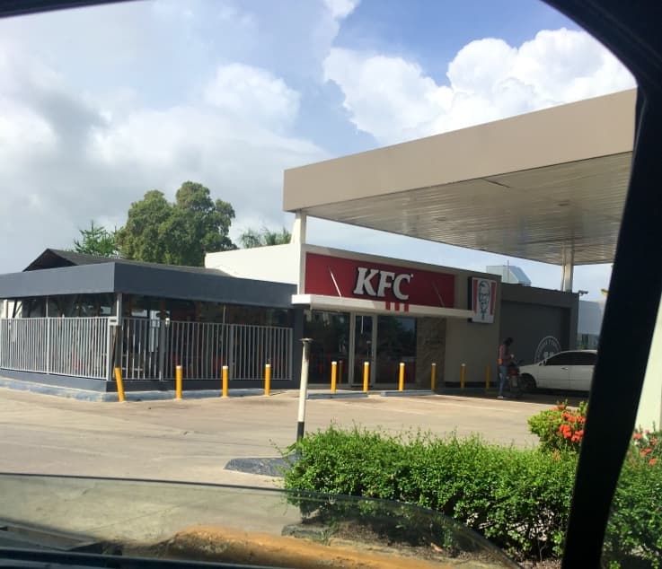 KFC — Av. Hermanas Mirabal 449