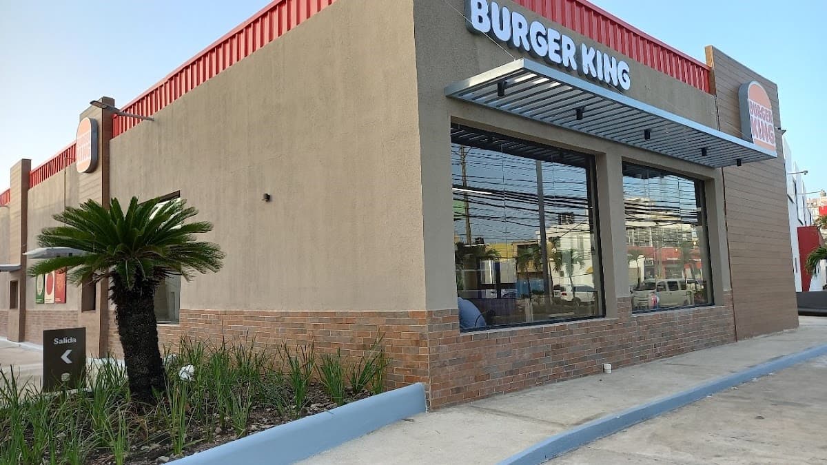 Burger King — • Carretera Mella