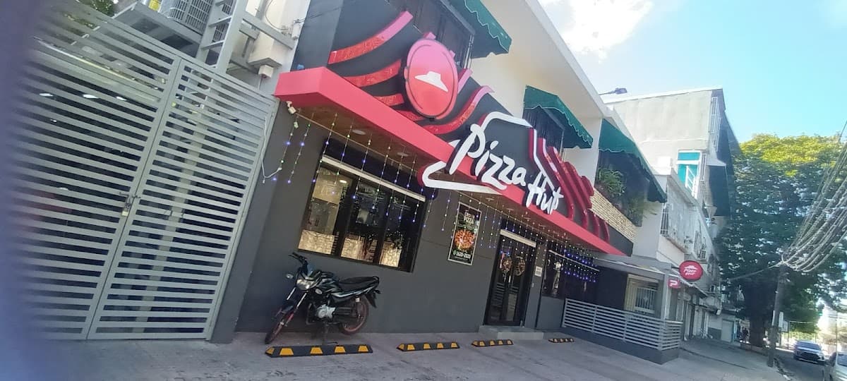 Pizza Hut — Casi (1)