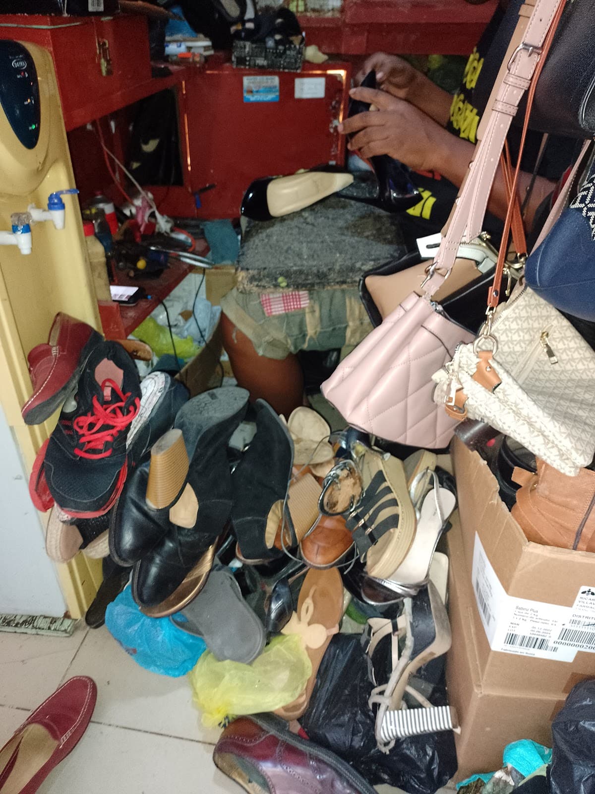Tienda Y Reparadora De Calzado Abraham