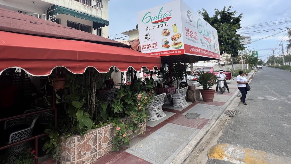 Giulia's Cafe Sport Bar & Restaurant