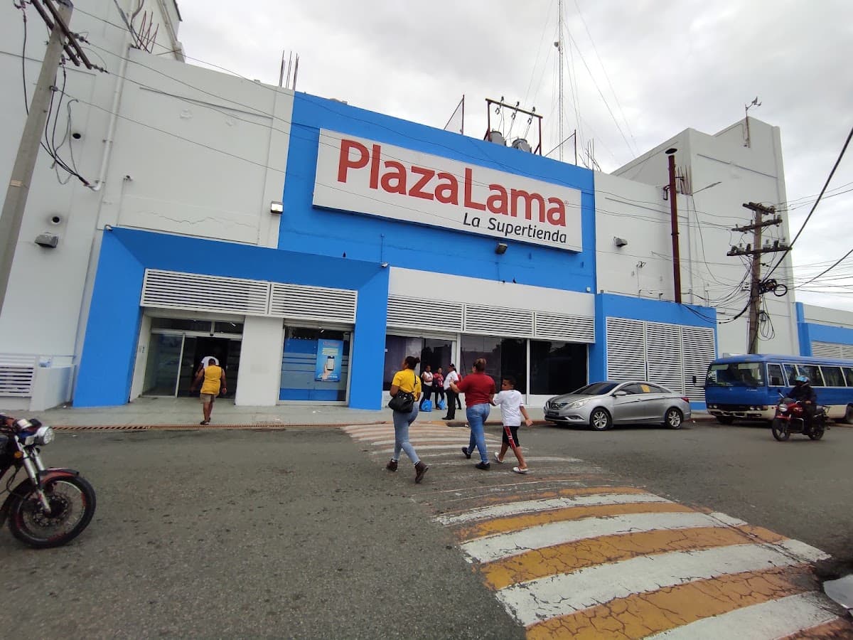Plaza Lama — Av. Juan Pablo Duarte 78