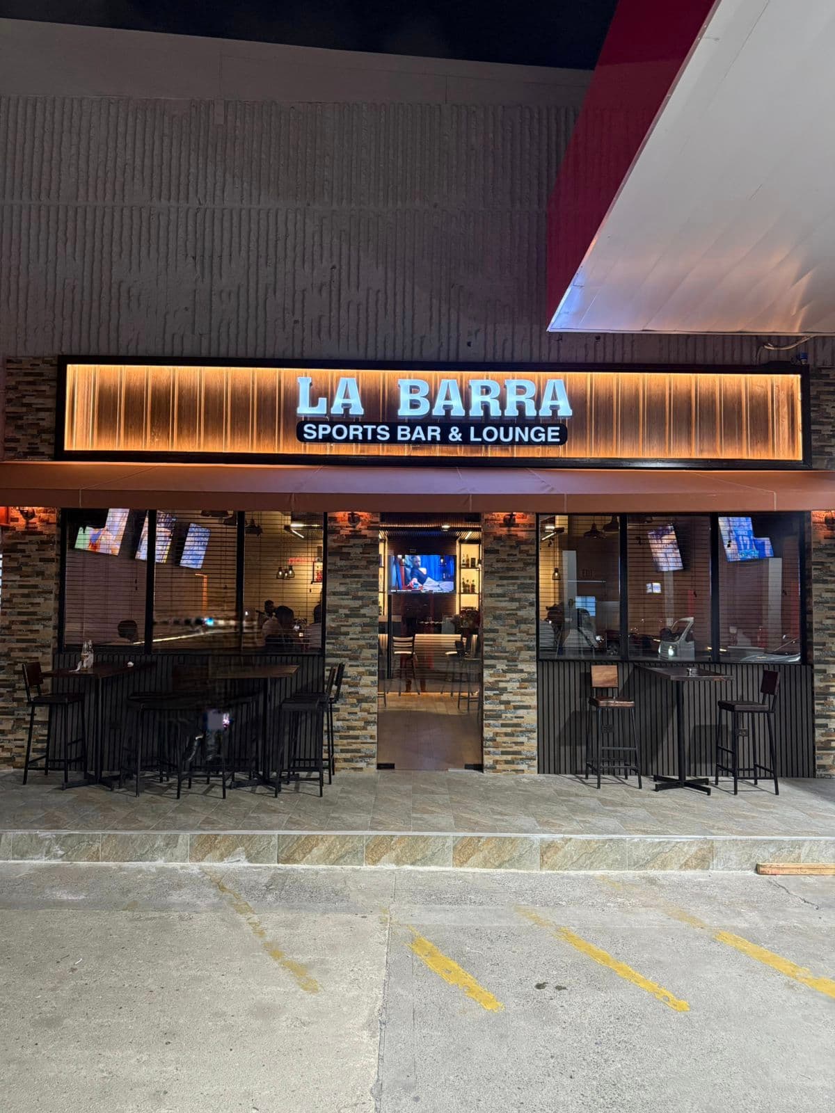 La Barra Sports Bar