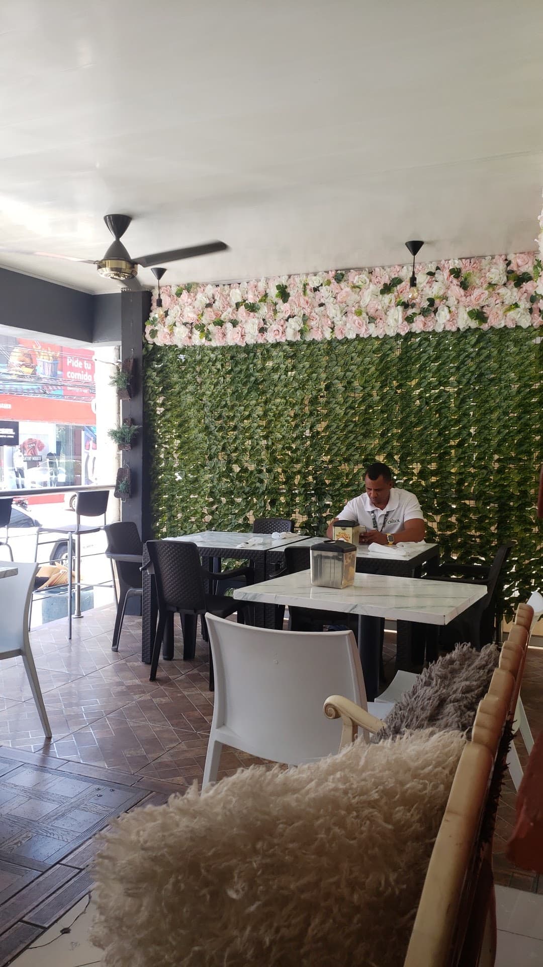 Espinak Cafe & Bistro