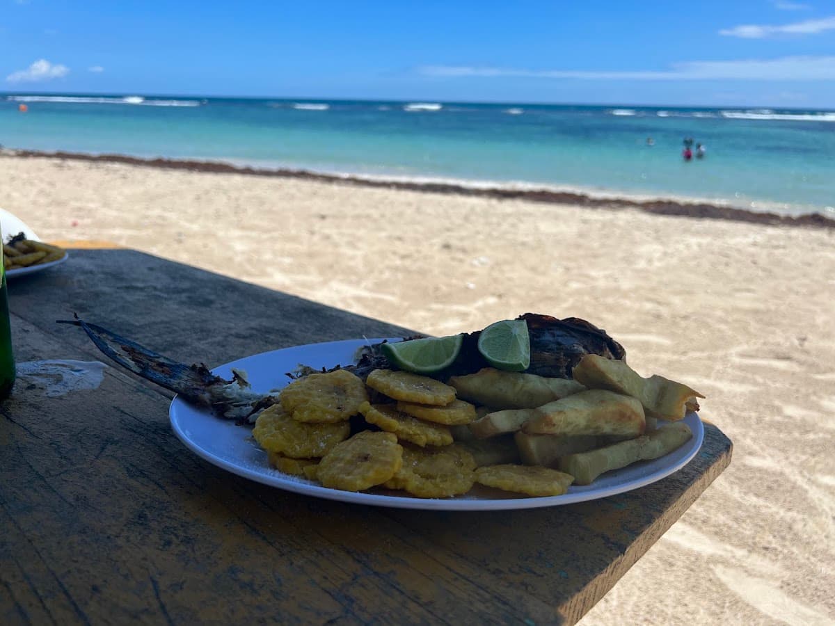 Playa Bucaneros