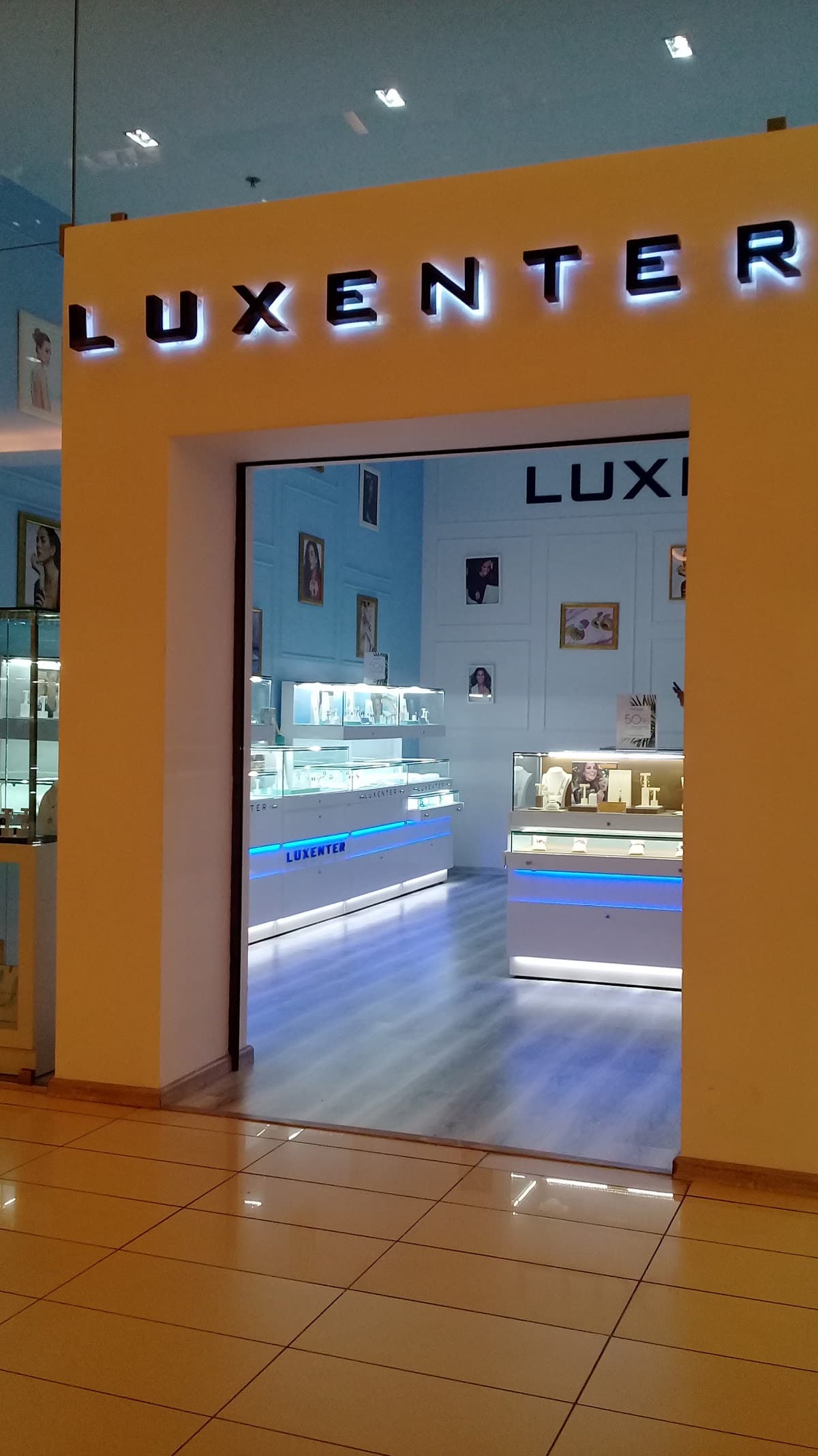 Luxenter Agora Mall
