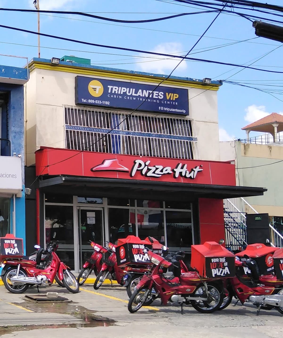 Pizza Hut — Av. Independencia 2056
