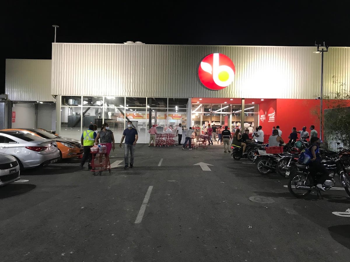 Supermercados Bravo — almost corner