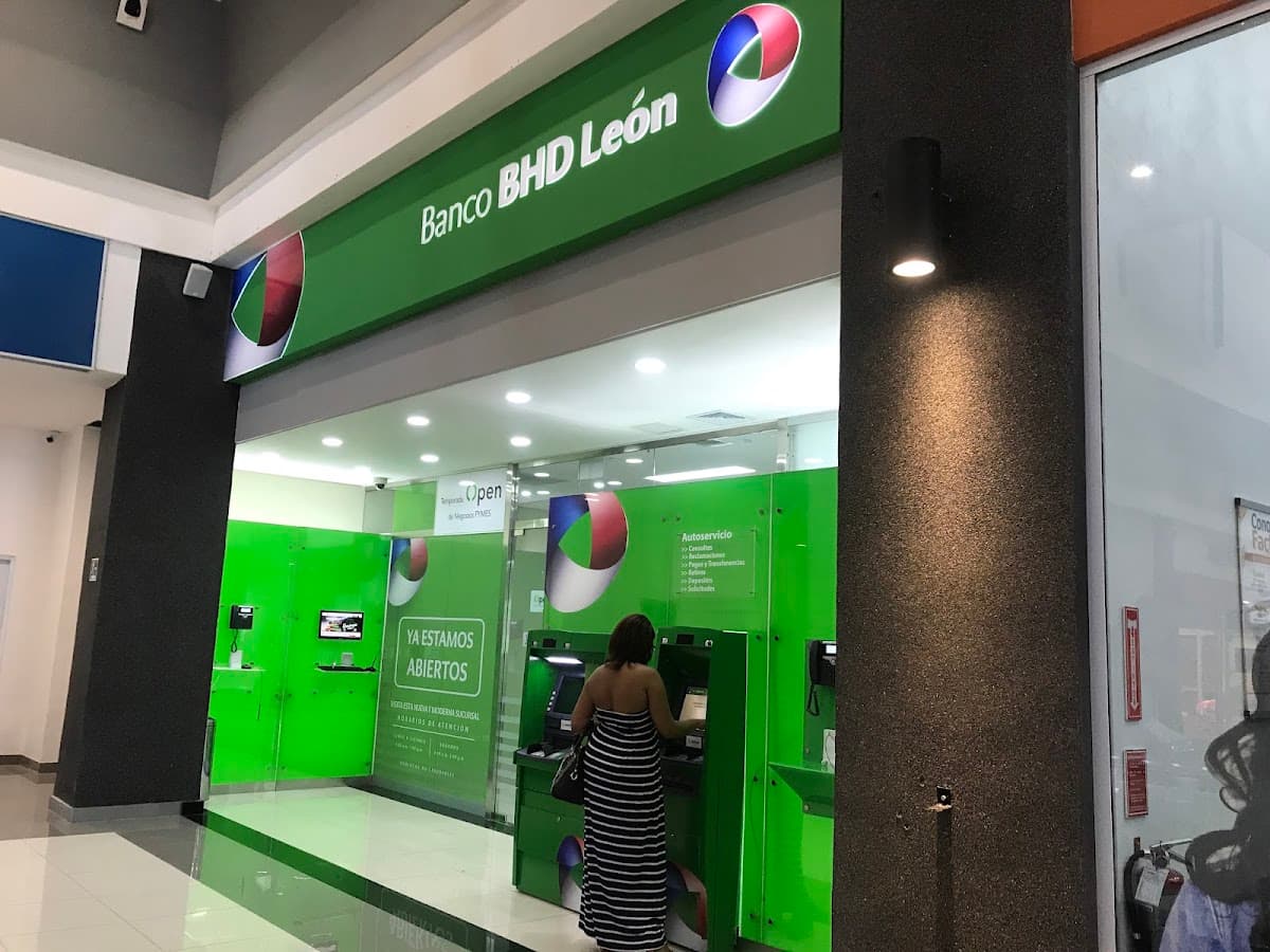 Banco BHD — • Occidental Mall