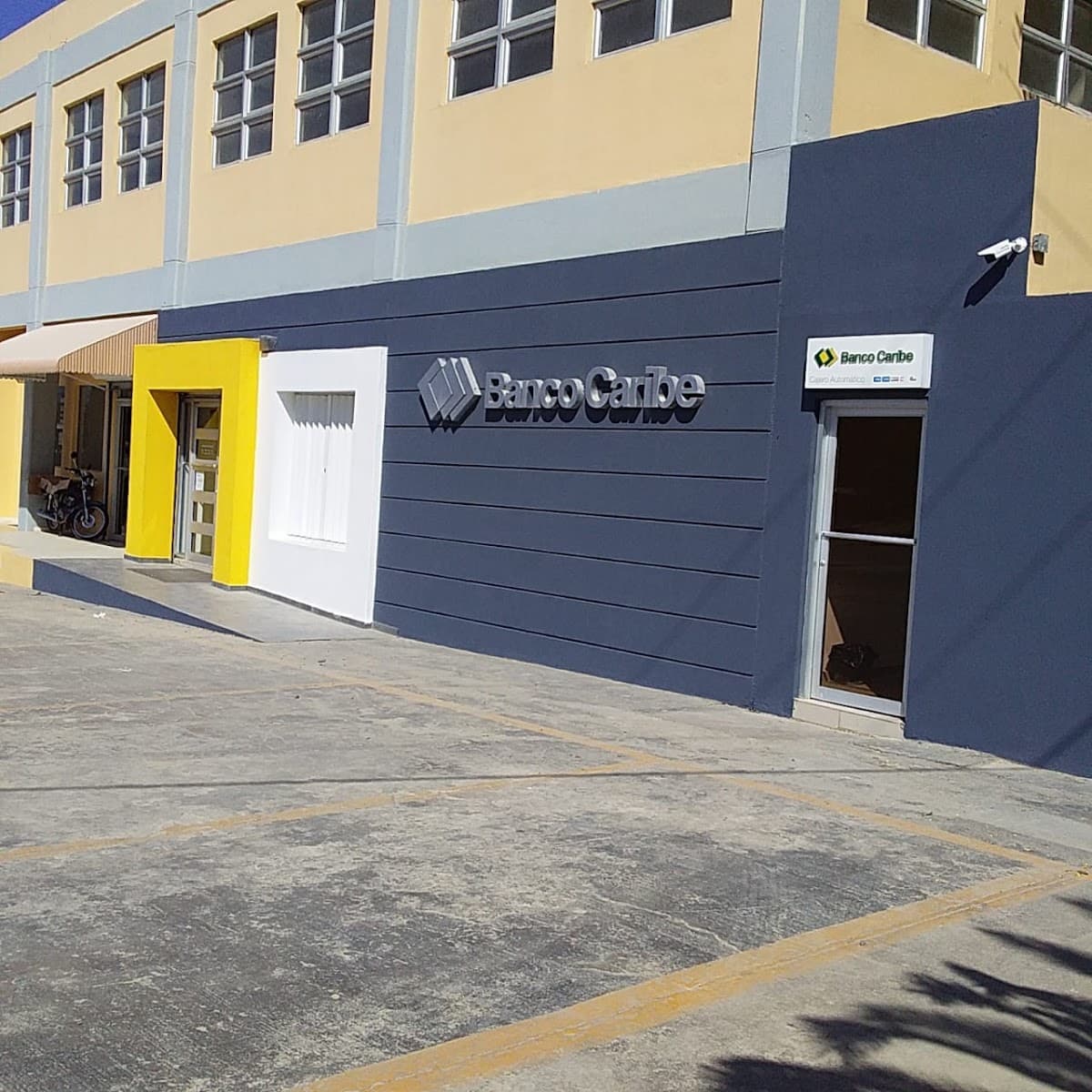 Banco Caribe — Frente al parque industrial Cementos Cibao