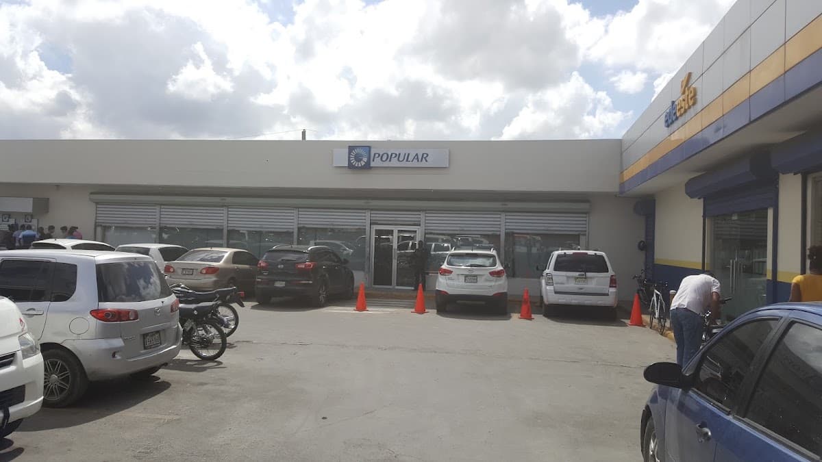 Banco Popular Dominicano — Avenida Charles de Gaulle